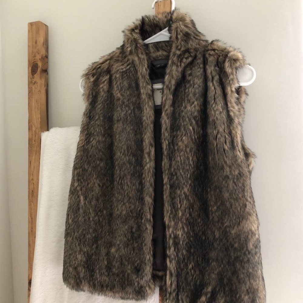 Abercrombie & Fitch Fur Vest